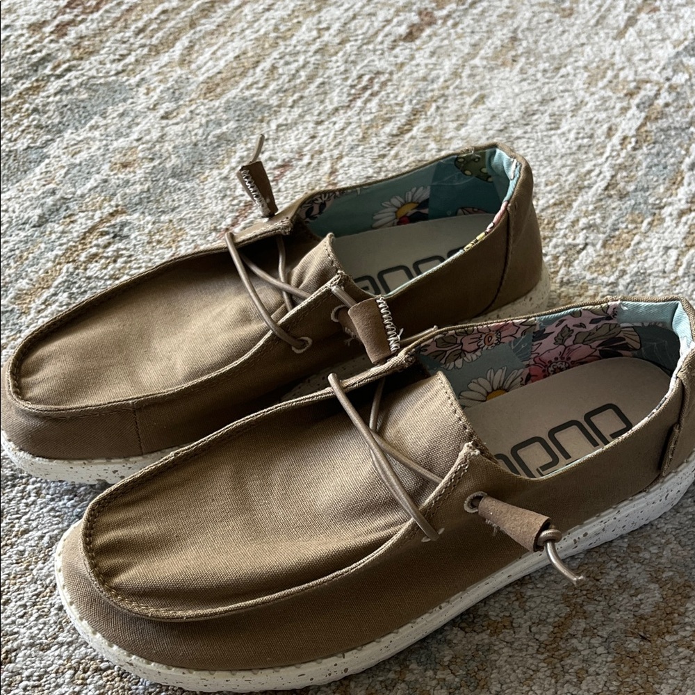 Hey Dude NWOT women’s